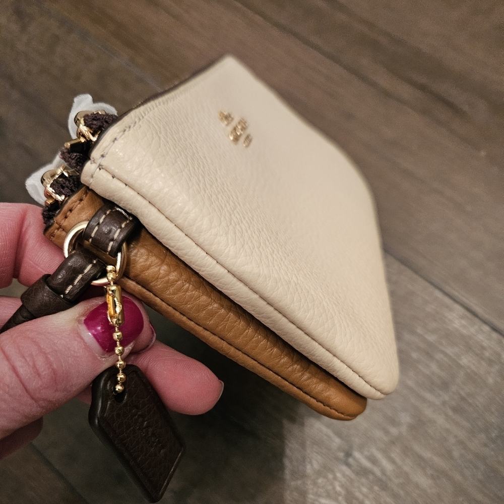 NWT Coach Double Zip Ivory & Light Saddle Pebble Leather Wristlet